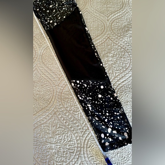 Under Armour COLDGEAR leggings Black & White size XS - Picture 6 of 6